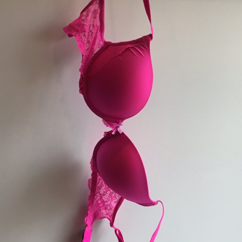 Victoria Secret Bra - Picture 2 of 8